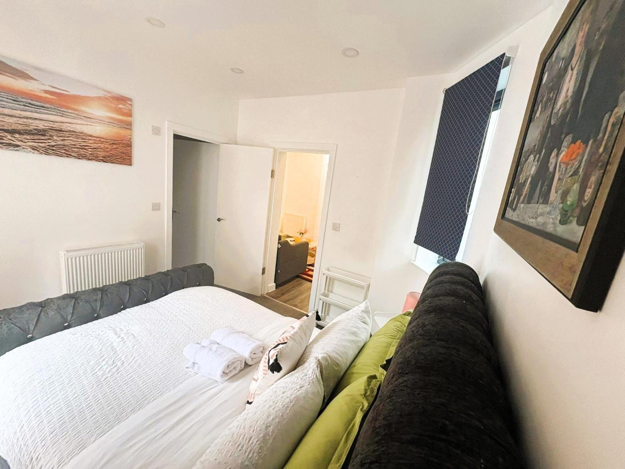 02 Glamour Apartment *