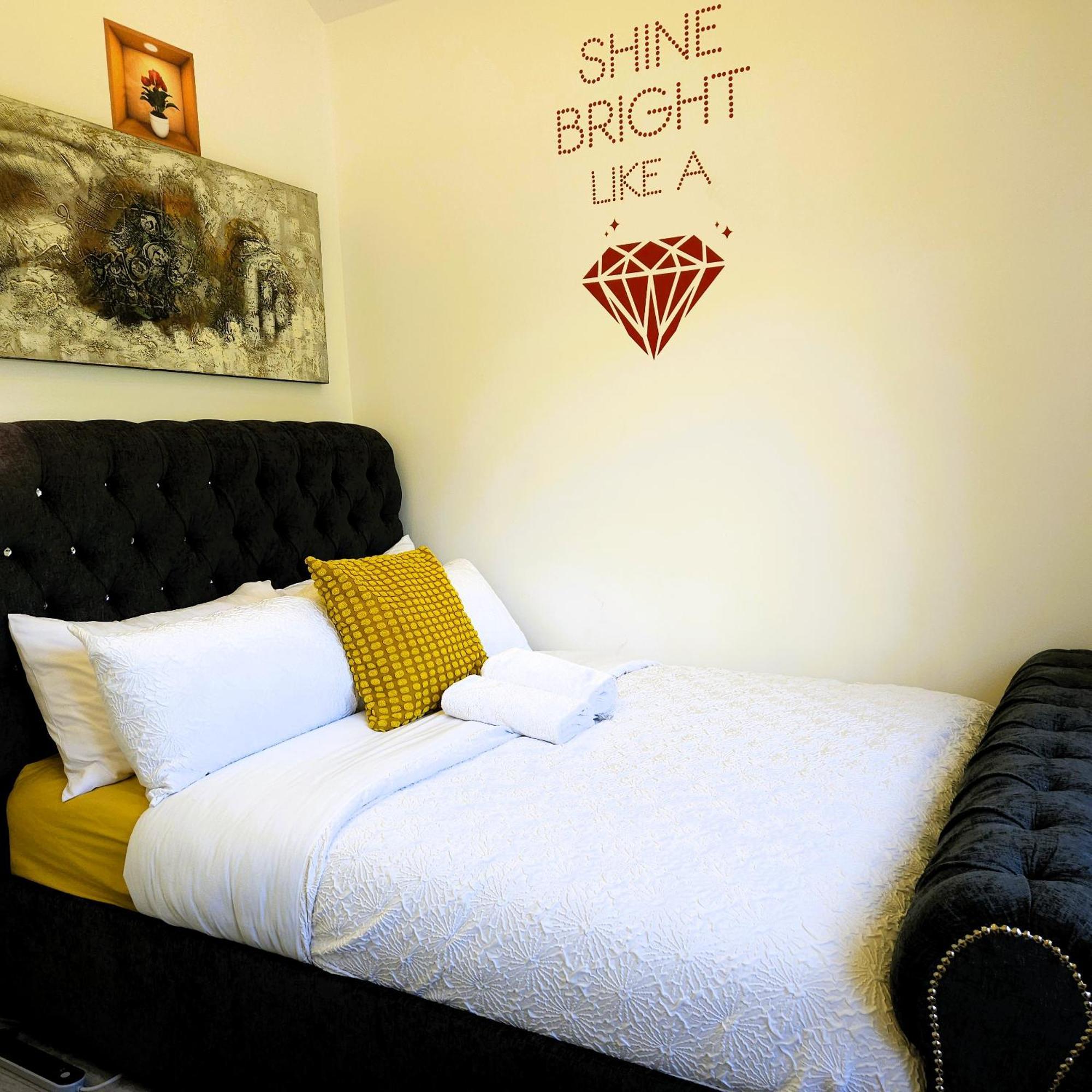 02 Glamour Apartment