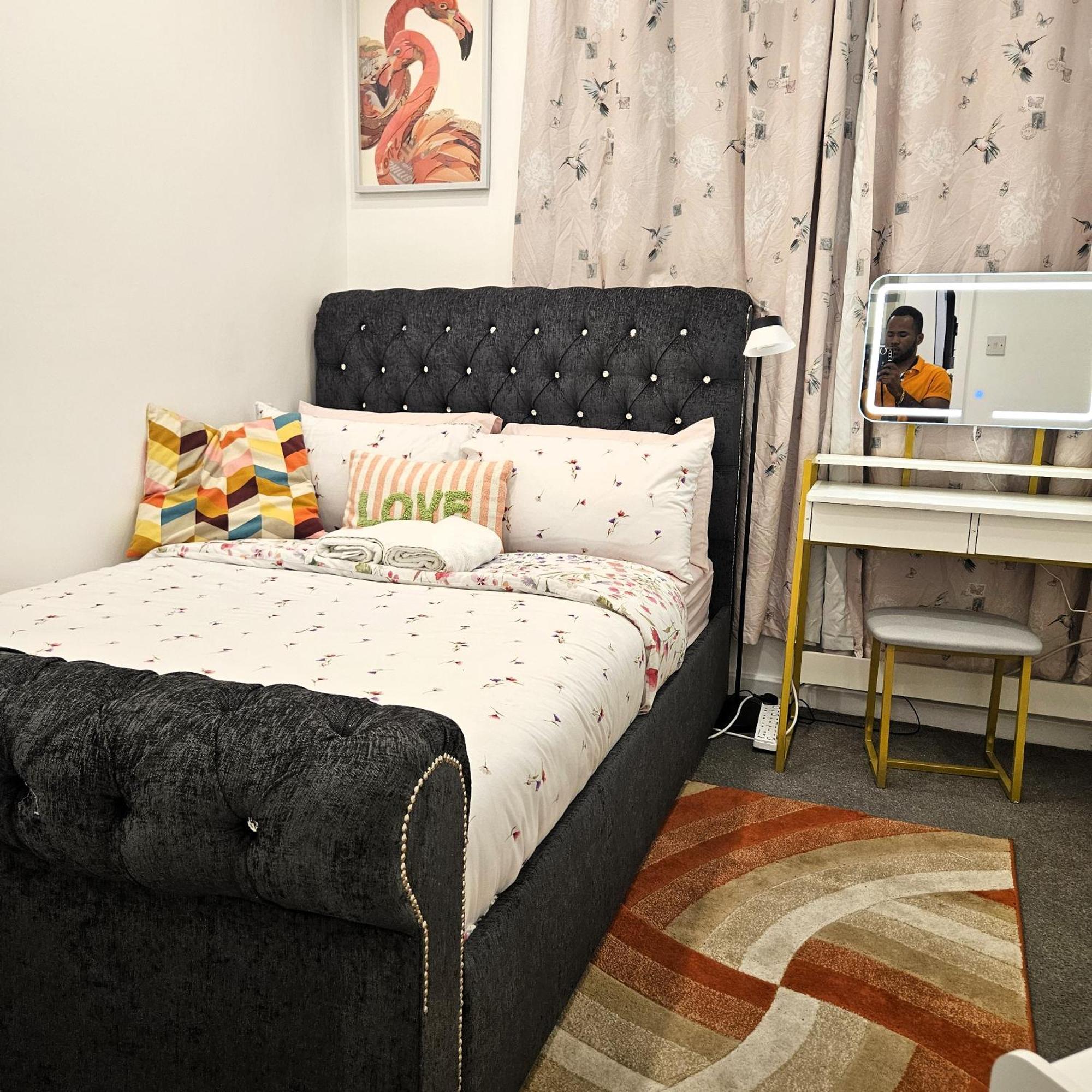 02 Glamour Apartment London