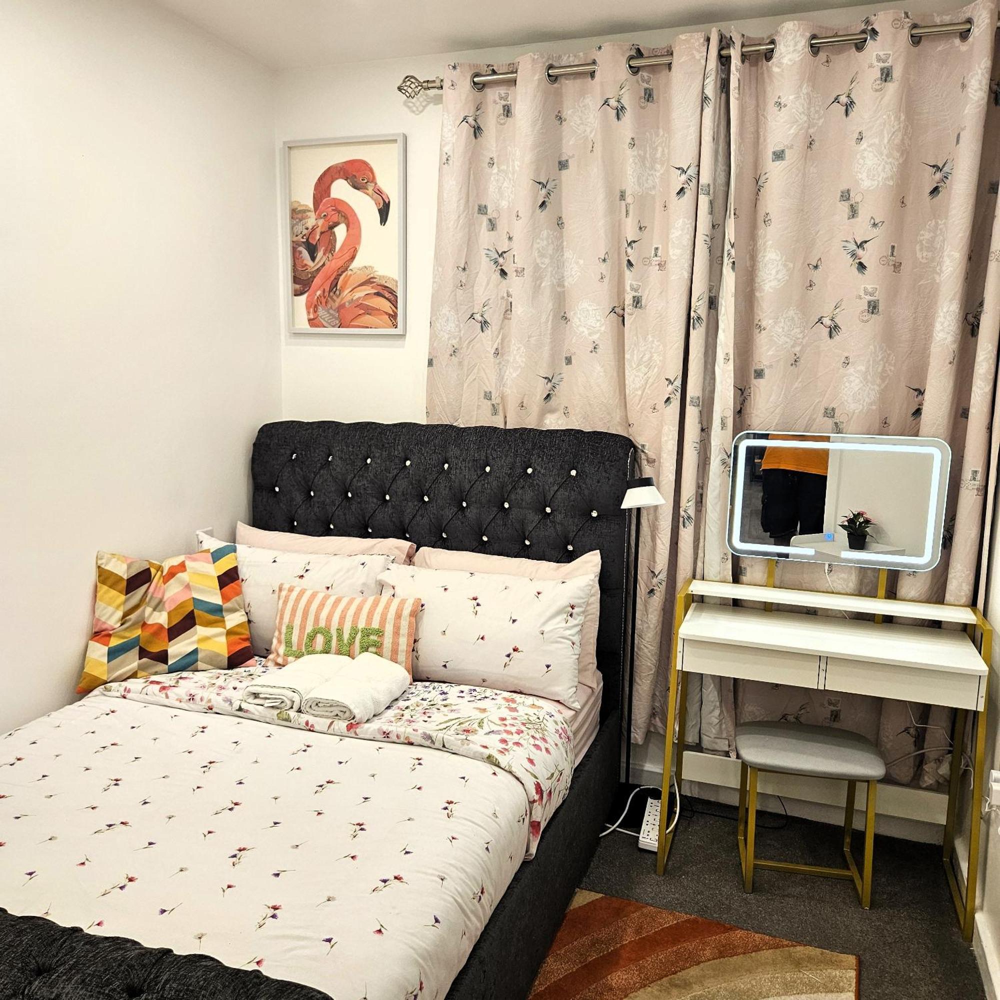 02 Glamour Apartment *